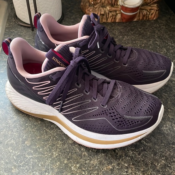 Saucony Endorphin Shift Running Shoes - Picture 1 of 7